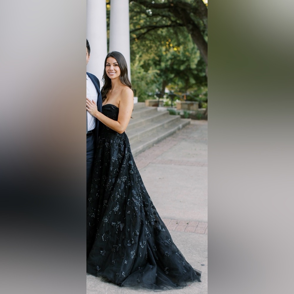 Oscar de la Renta Black Strapless Gown - Picture 6 of 13